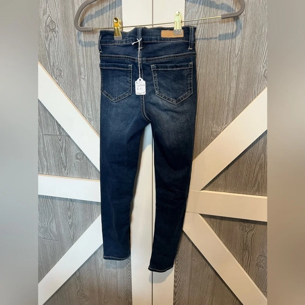 KJ1. Justice 8 Slim Girls Jeans super distressed • Rise 8 • Inseam 22